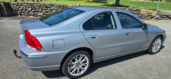 Volvo S60 3 of 5