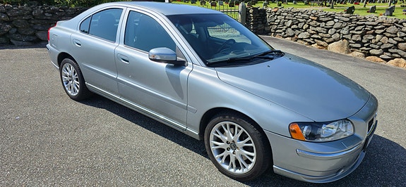 Volvo S60 4 of 5