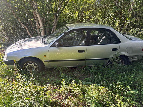 Toyota Corolla 2 of 5