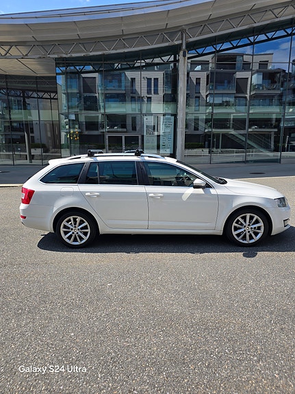 Skoda Octavia 2 of 5