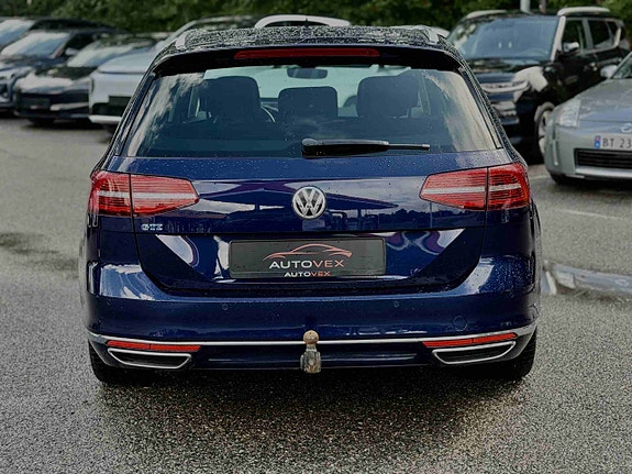 Volkswagen Passat 12 of 30