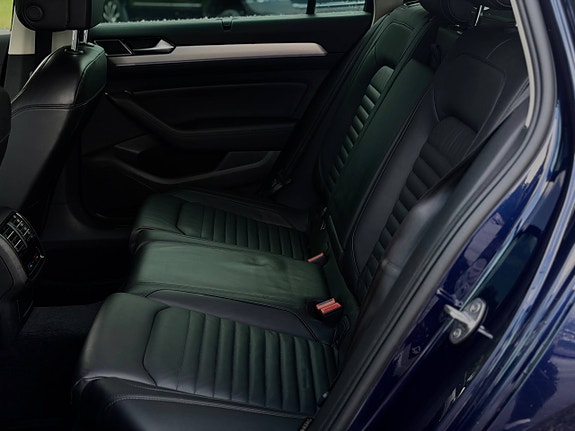 Volkswagen Passat 30 of 30