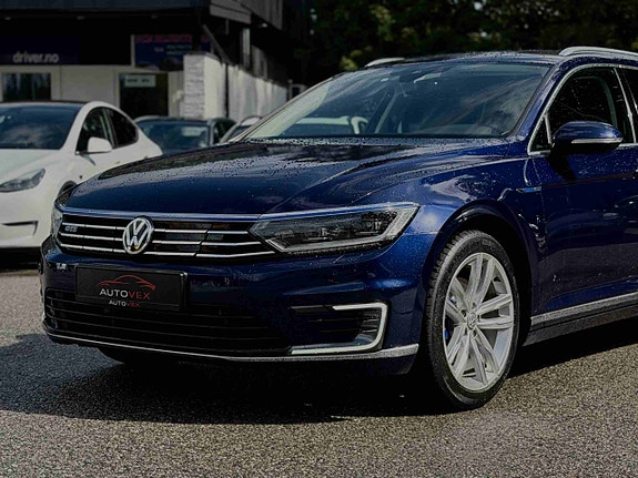 Volkswagen Passat 3 of 30