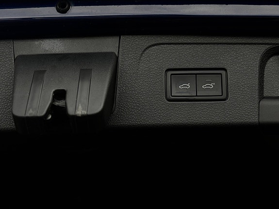 Volkswagen Passat 16 of 30