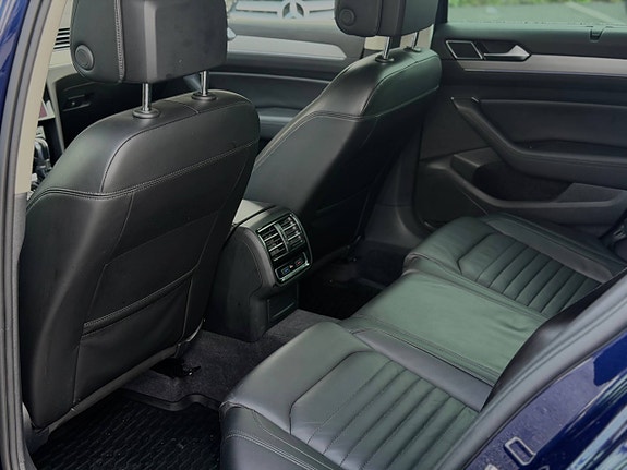 Volkswagen Passat 28 of 30