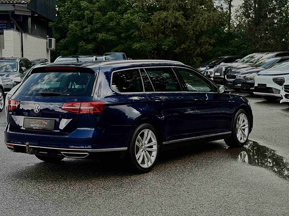 Volkswagen Passat 10 of 30
