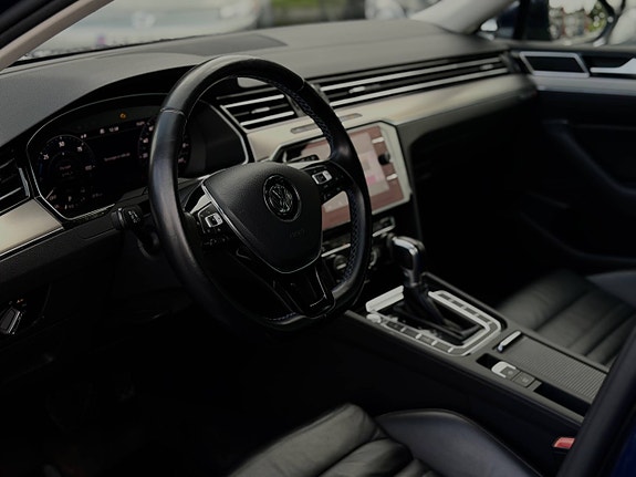Volkswagen Passat 19 of 30