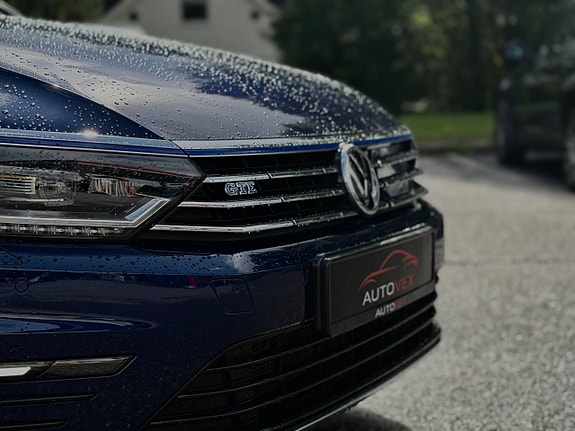 Volkswagen Passat 2 of 30