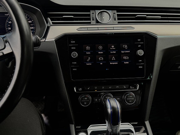 Volkswagen Passat 25 of 30