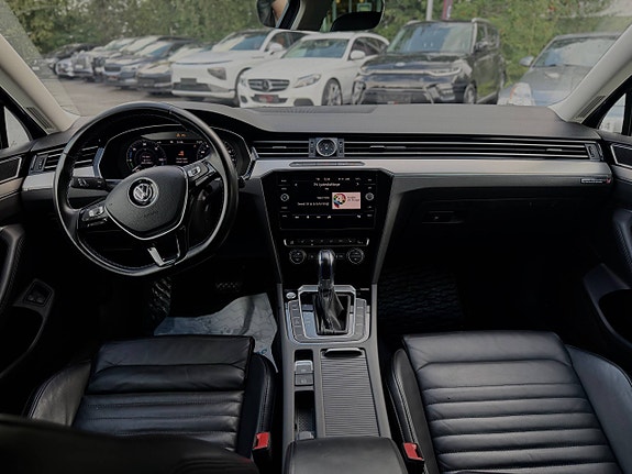 Volkswagen Passat 18 of 30