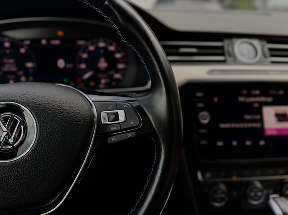 Volkswagen Passat 22 of 30