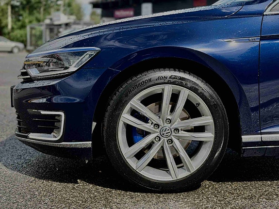 Volkswagen Passat 7 of 30