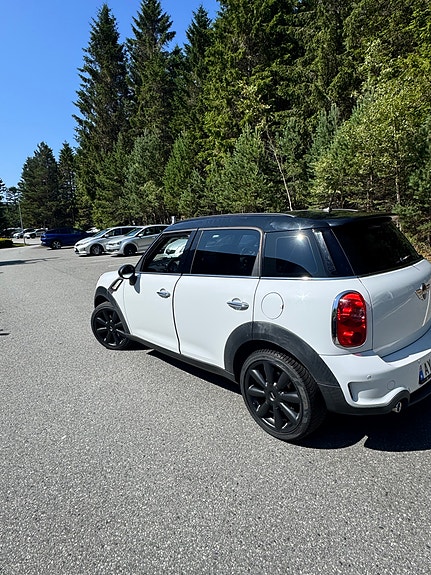 MINI Countryman Cooper SD 2 of 5