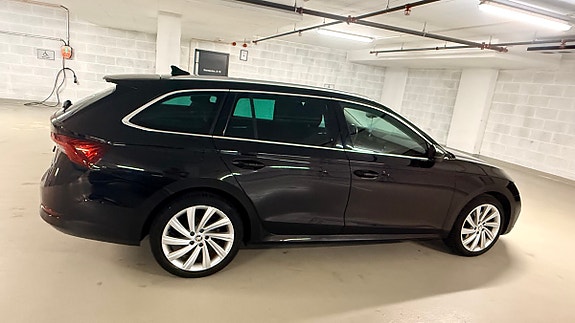 Skoda Octavia 2 of 5