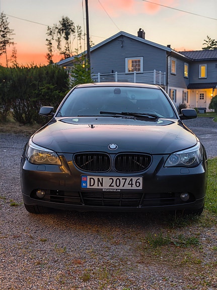 BMW 520d 2 of 5