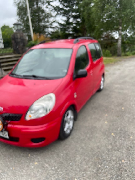 Toyota Yaris Verso 2 of 5
