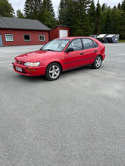Toyota Corolla 2 of 5