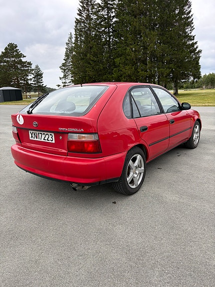 Toyota Corolla 4 of 5
