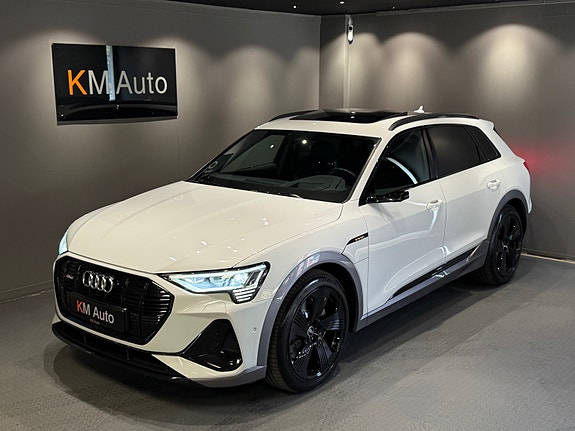 Audi e-tron 2 of 5