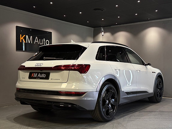 Audi e-tron 5 of 5