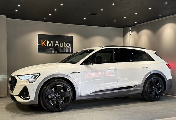 Audi e-tron 3 of 5