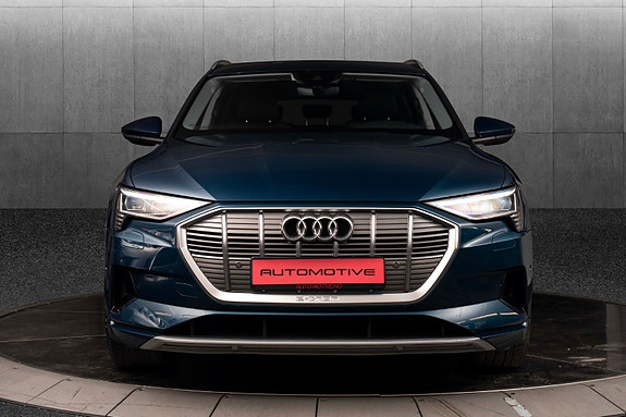 Audi e-tron 2 of 5