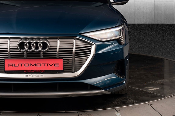 Audi e-tron 3 of 5