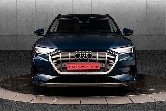 Audi e-tron 4 of 5