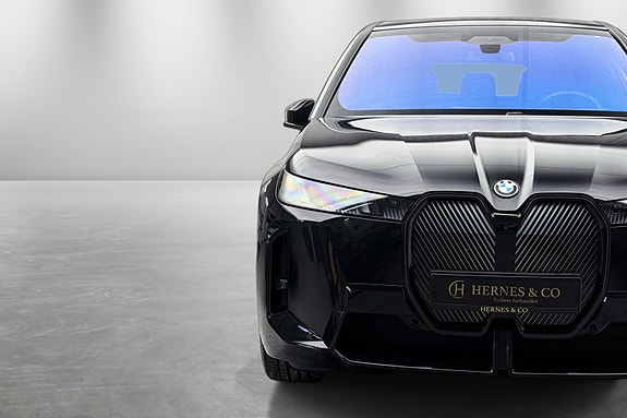 BMW iX 4 of 5