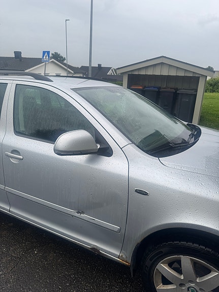 Skoda Octavia 2 of 5