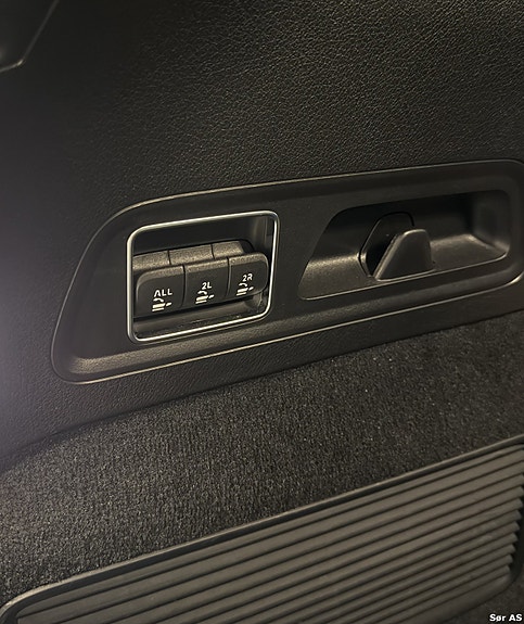 Mercedes-Benz GLS63 27 of 28