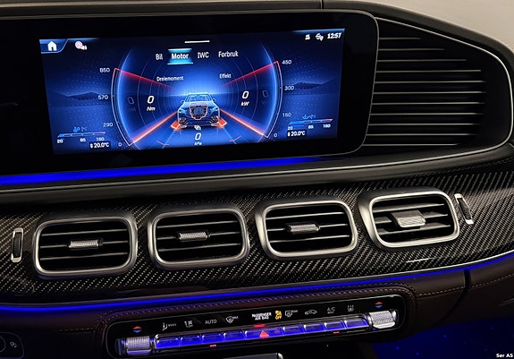 Mercedes-Benz GLS63 18 of 28