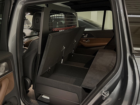 Mercedes-Benz GLS63 24 of 28