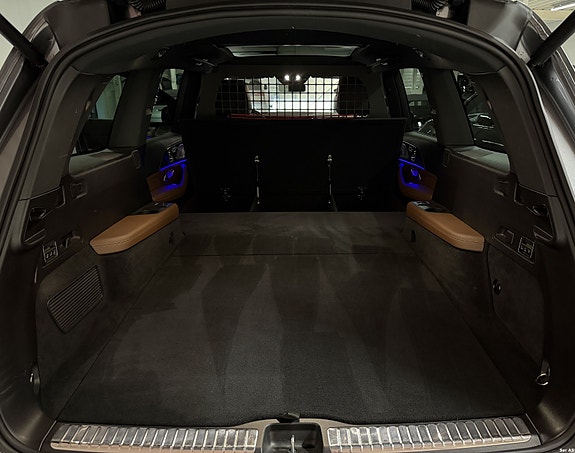 Mercedes-Benz GLS63 26 of 28
