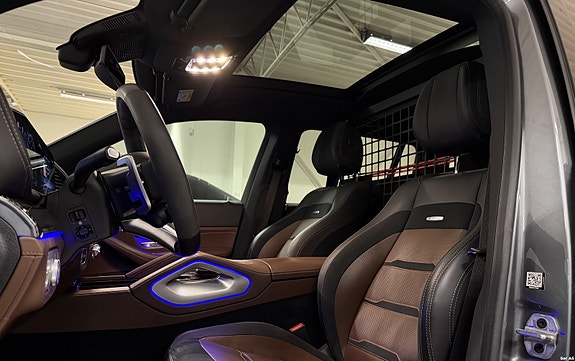 Mercedes-Benz GLS63 6 of 28