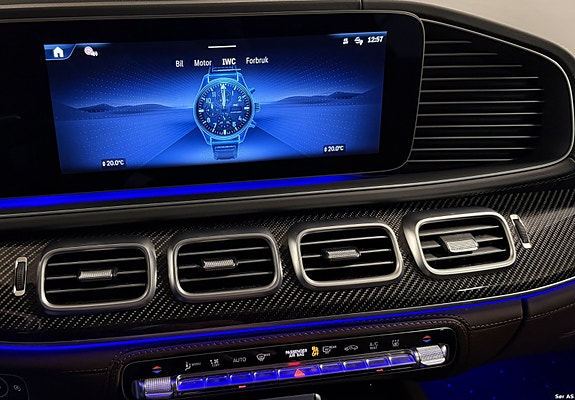 Mercedes-Benz GLS63 19 of 28