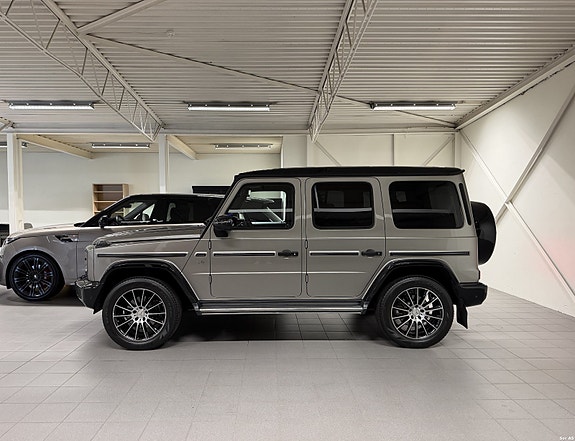 Mercedes-Benz G500 2 of 23