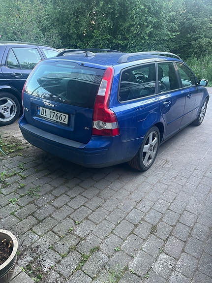 Volvo V50 3 of 5