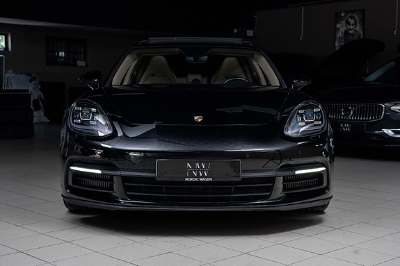 Porsche Panamera 4 4 of 5