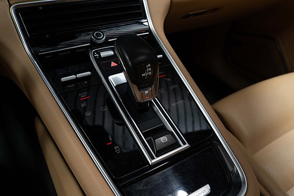 Porsche Panamera 4 14 of 30