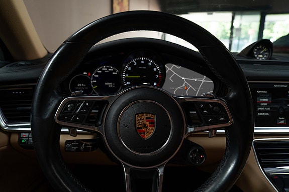 Porsche Panamera 4 11 of 30