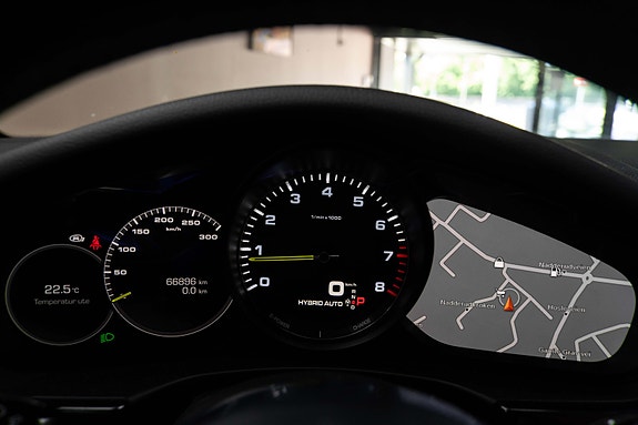 Porsche Panamera 4 10 of 30