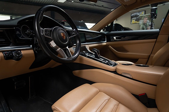 Porsche Panamera 4 24 of 30