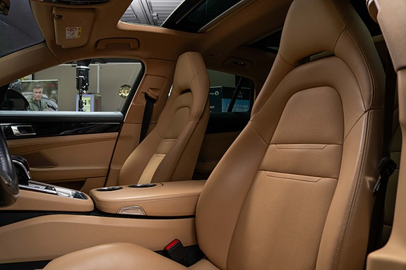 Porsche Panamera 4 25 of 30