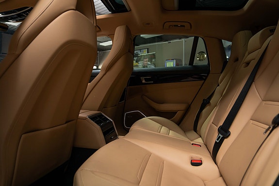 Porsche Panamera 4 26 of 30