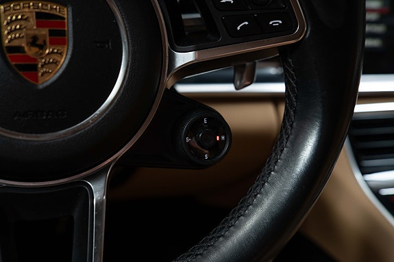 Porsche Panamera 4 12 of 30