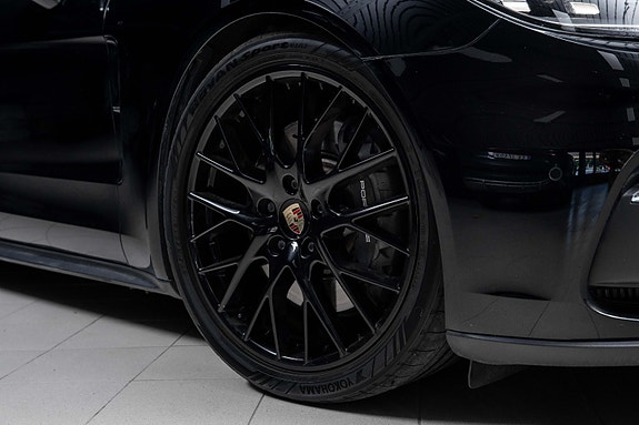 Porsche Panamera 4 3 of 5