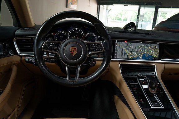 Porsche Panamera 4 27 of 30