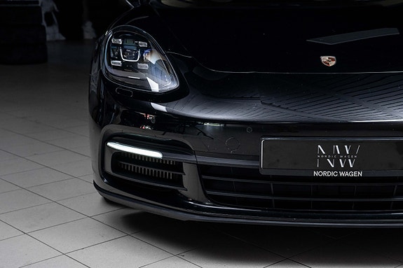 Porsche Panamera 4 5 of 5