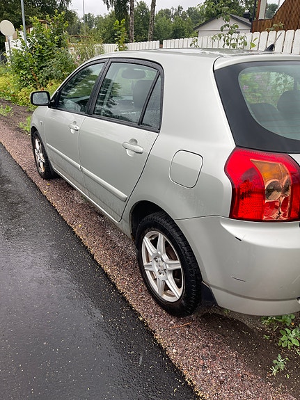 Toyota Corolla 7 of 9